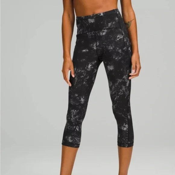 Lululemon Swift Speed 21 inch Aqualia Black Multi - Picture 1 of 7